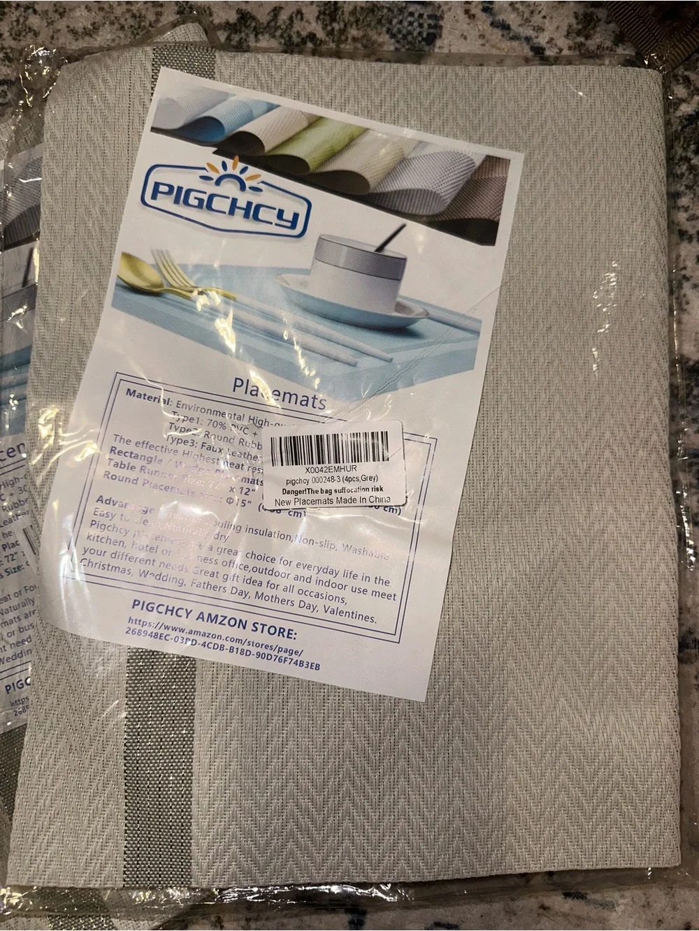 Amazon PIGCHCY Gray and White Placemat Set